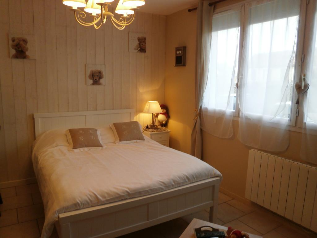 Au 14 Honfleur Parking Prive Apartment Room photo
